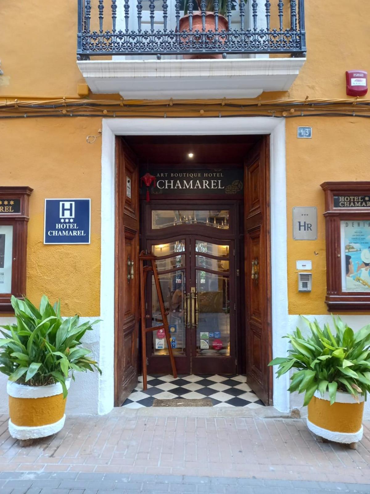 Art Boutique Hotel Chamarel Denia Bagian luar foto